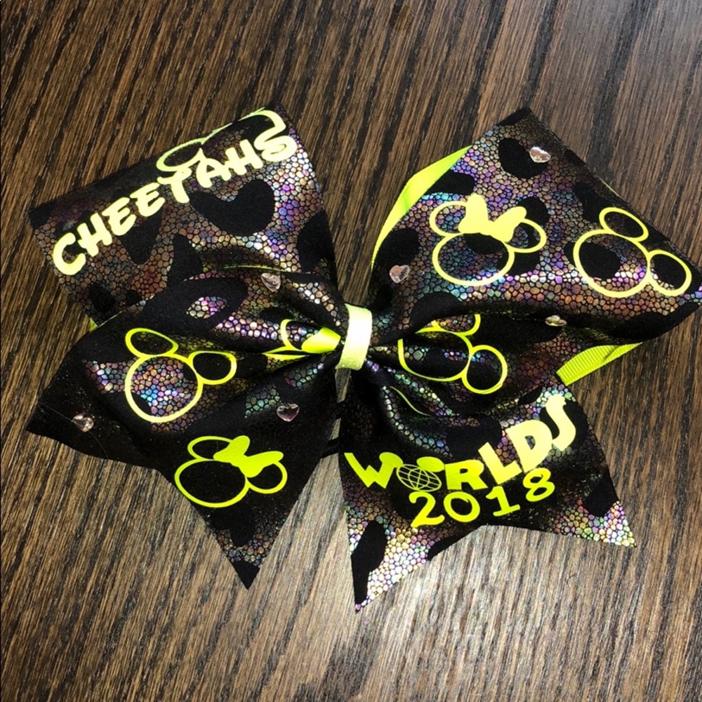 Neon CA Cheetahs worlds showoffs bow